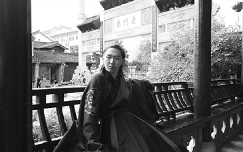 汉服：曾经穿在深闺，如今红遍大街