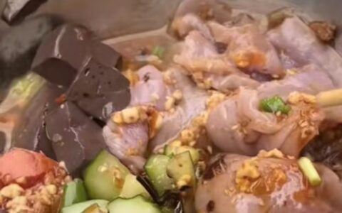 天机测评｜广西特色小吃之紫薯卷筒粉