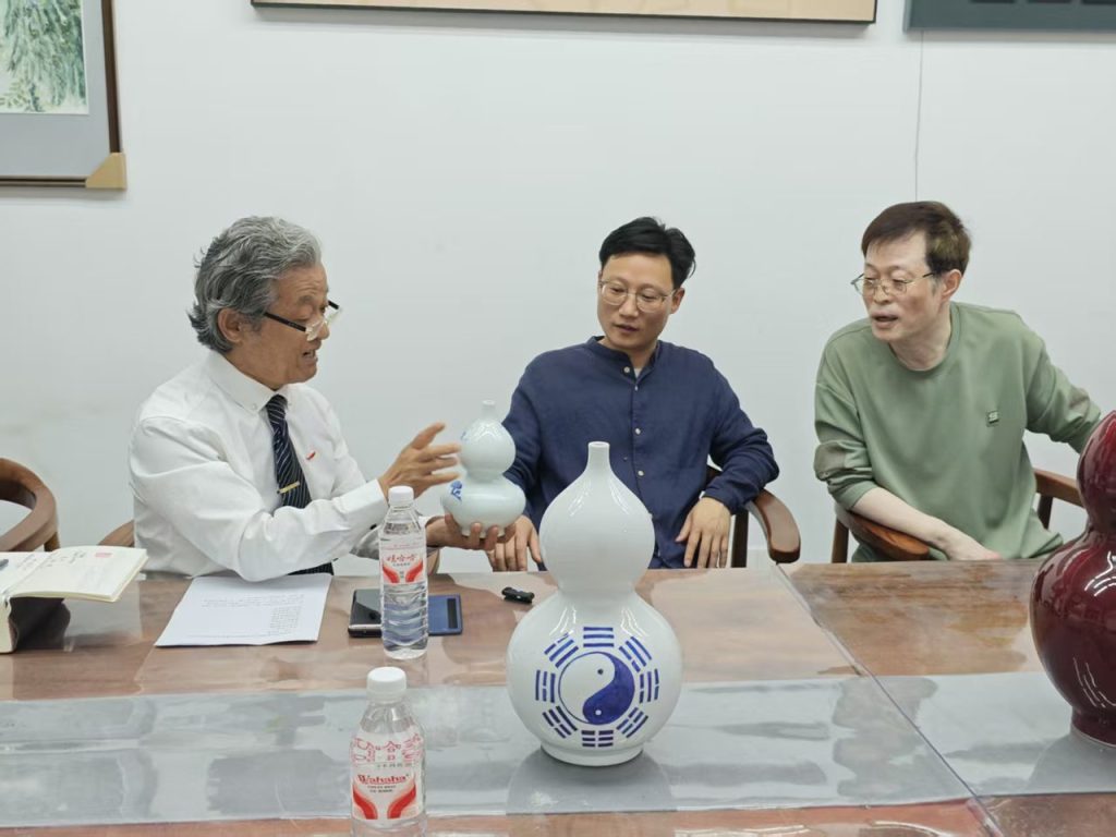 发现之旅走进甄晨窑坊暨天机珍宝馆启动仪式”在千年瓷都景德镇隆重举行